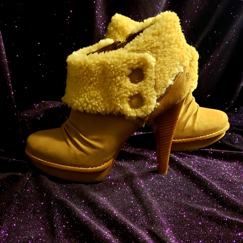 Ugg Australia Georgette Ankle Booties. Size-9